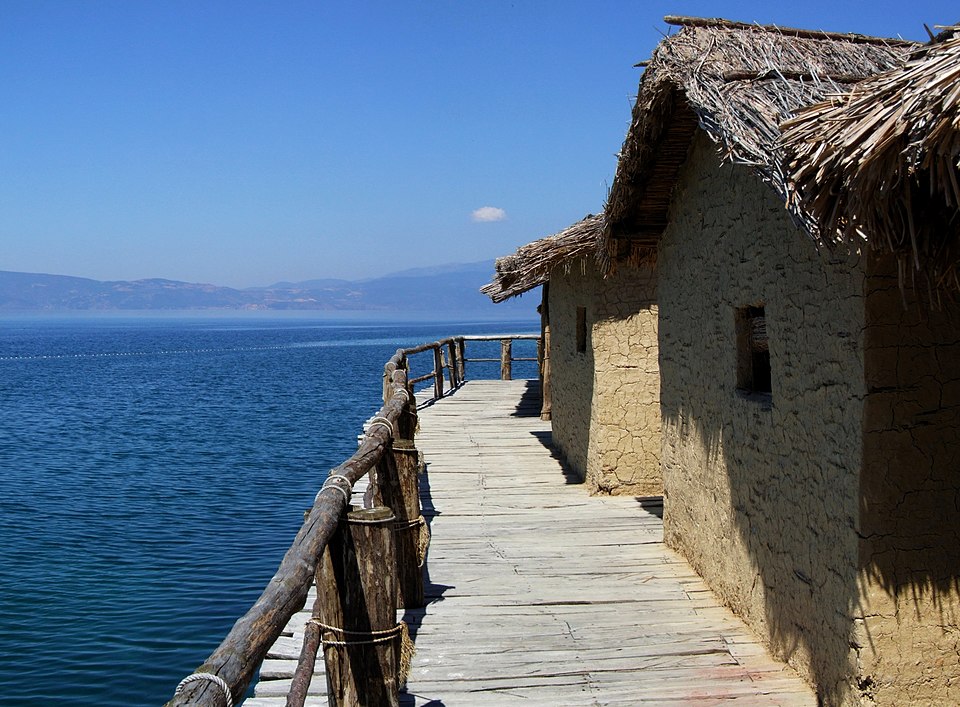 960px-Museum_on_Water_5_(by_Pudelek),_Ohrid