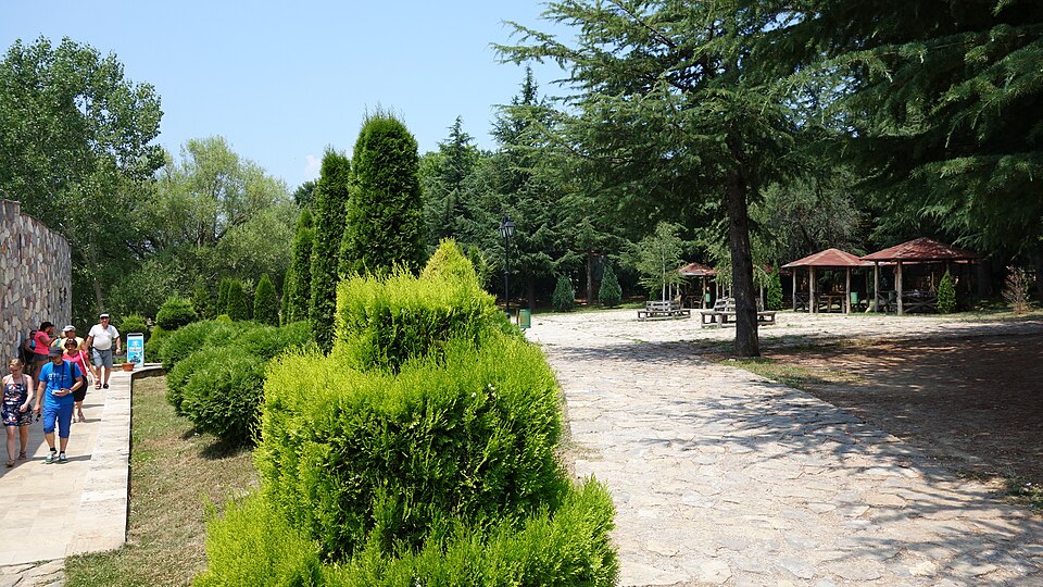 960px-Наколна_населба_Охрид_(2)